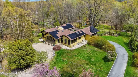 47 Willow Dr, Lagrangeville, NY 12540