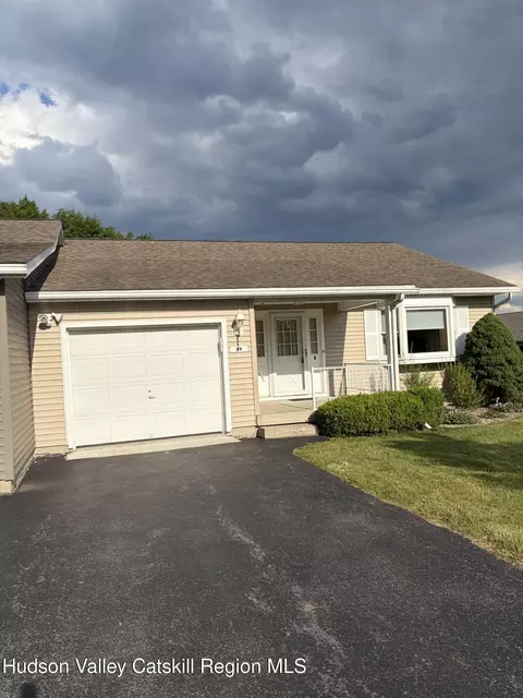 21 S Court Dr, Greenville, NY 12083