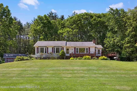 94 Chestnut Hill Rd, Woodstock, NY 12498