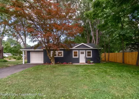 17 Center Rd, High Falls, NY 12440