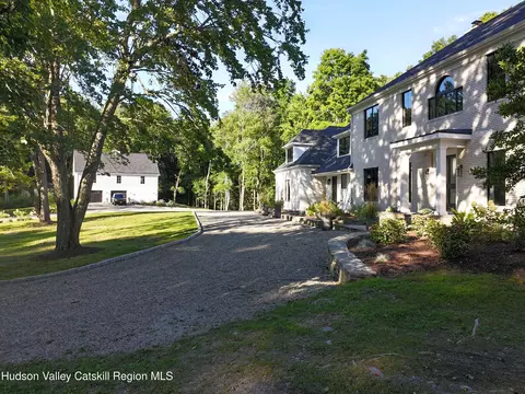296-302 Stanford Rd, Millbrook, NY 12545