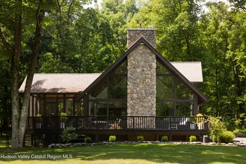 17 Louise Ter, Rhinebeck, NY 12572