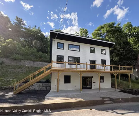 33 Valley St, Saugerties, NY 12477