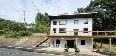 33 Valley St, Saugerties, NY 12477