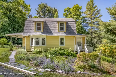 366 Vista Maria Rd, Cragsmoor, NY 12420