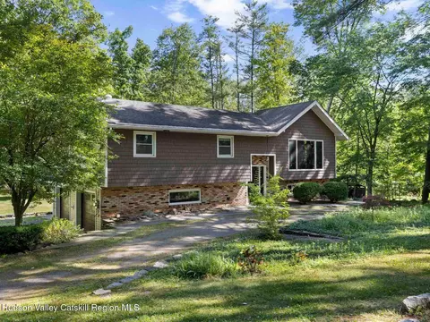 72 Van Dale Rd, Woodstock, NY 12498