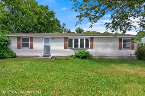 1 Center Rd, Mount Marion, NY 12456