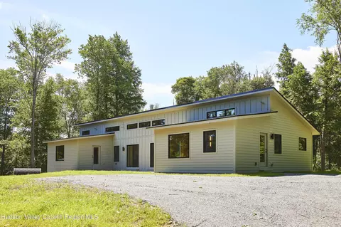 53 Land And Lakes Trl, Cochecton, NY 12726