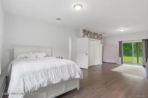 Bedroom - 201 Kingsview Hwy, Wallkill, NY 12589 photo 5 of 5