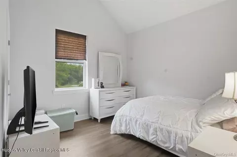 Bedroom - 201 Kingsview Hwy, Wallkill, NY 12589 photo 3 of 5