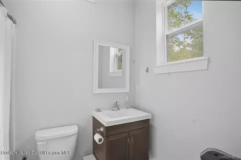 Bath - 201 Kingsview Hwy, Wallkill, NY 12589 photo 3 of 4