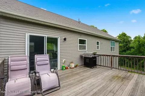 Exterior - 201 Kingsview Hwy, Wallkill, NY 12589 photo 2 of 4