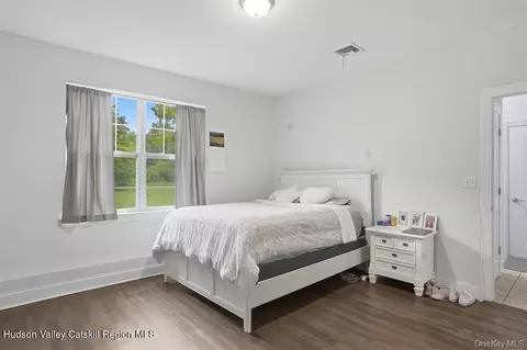 Bedroom - 201 Kingsview Hwy, Wallkill, NY 12589 photo 4 of 5