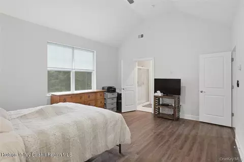 Bedroom - 201 Kingsview Hwy, Wallkill, NY 12589 photo 2 of 5