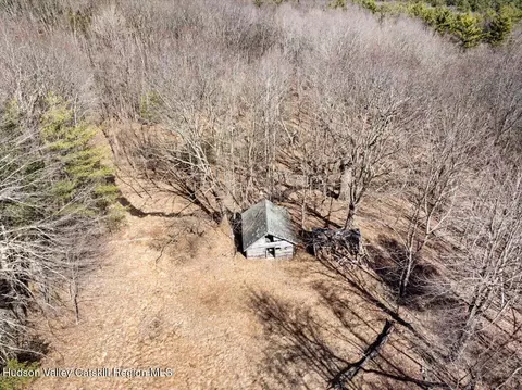 305 Maple Lawn Rd, Cairo, NY 12413