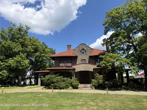 2323 Us 9, Hudson, NY 12534