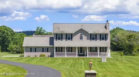 311 Middle Rd, Hudson, NY 12534