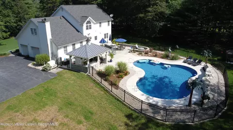 95 Weeds Rd, Pine Bush, NY 12566