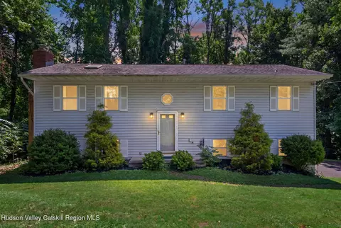 2 Verven Rd, Poughkeepsie, NY 12603