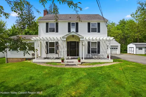 29 Academy St, Kerhonkson, NY 12446