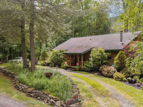 102 Trails End Rd, Jefferson, NY 12093