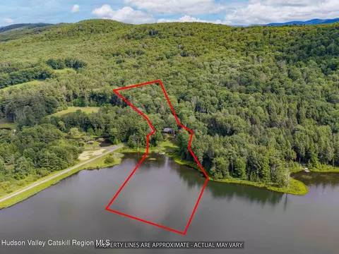 102 Trails End Rd, Jefferson, NY 12093