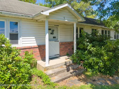 1 White Birch Ln, New Baltimore, NY 12124