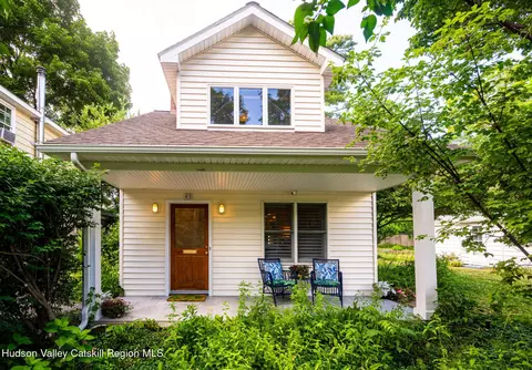 43 45 South St, Rhinebeck, NY 12572