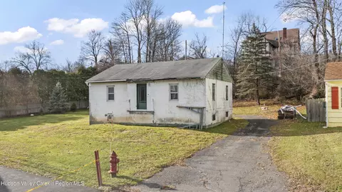 11 W Marie St, Hudson, NY 12534