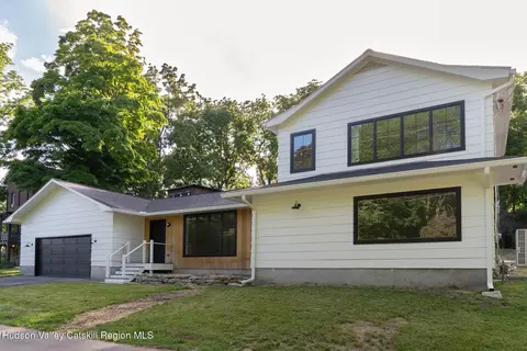 25 River St, Catskill, NY 12414