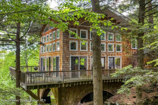 639 W Saugerties Rd, Woodstock, NY 12498