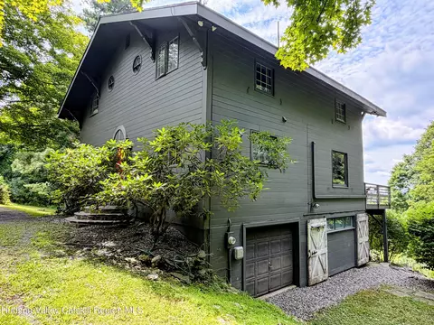 65 Meadow Ln, Hillsdale, NY 12529