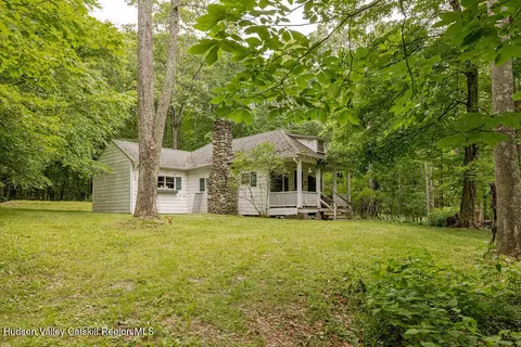 251 Overlook Dr, Hillsdale, NY 12529