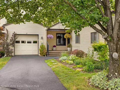 17 Knolls Ct, Woodstock, NY 12498