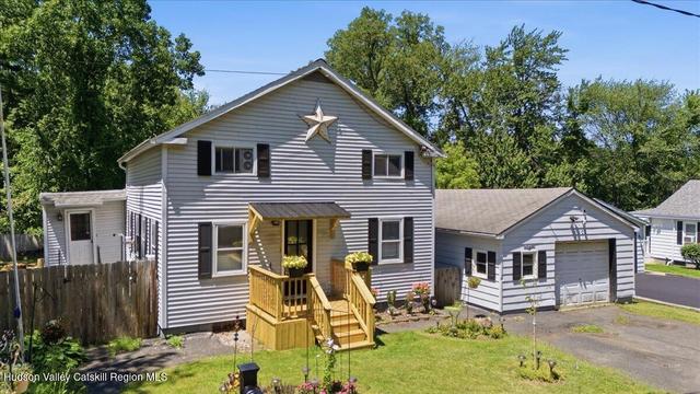102 Stone Quarry Rd, Clifton Park, NY 12065