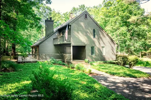 17 Clovewood Rd, High Falls, NY 12440