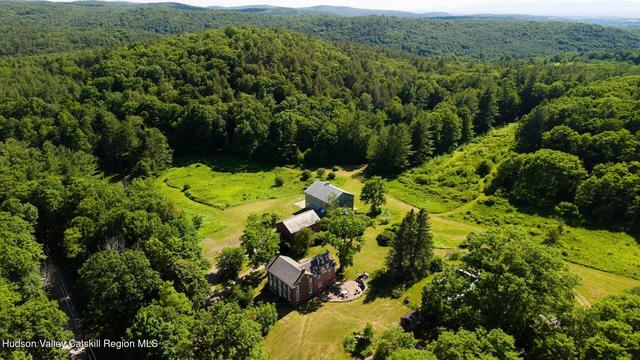 79 Cemetery Rd, Chatham, NY 12037