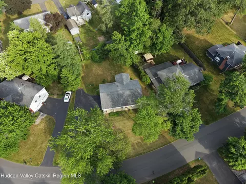 19 Shetland Dr, Delmar, NY 12054 photo 18