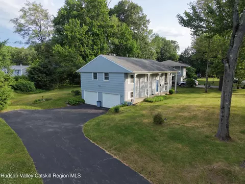 19 Shetland Dr, Delmar, NY 12054 photo 3