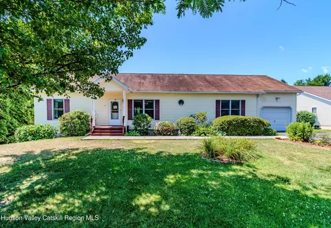 31 Josephs Dr, Saugerties, NY 12477