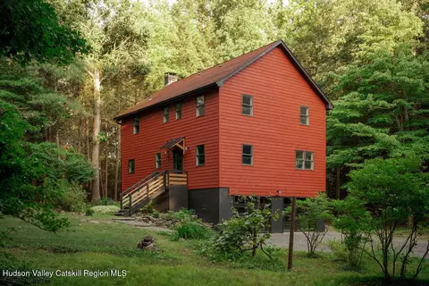28 Mrs Franks Rd, Saugerties, NY 12477