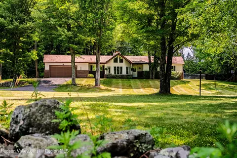 321 Orchard Rd, Highland, NY 12528