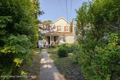12 Eagle St, Hudson, NY 12534
