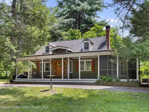 9 Creekside Ln, Rosendale, NY 12472