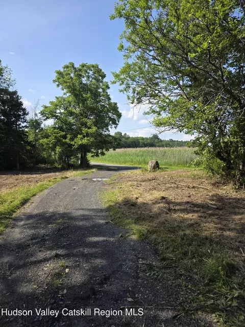 165 W Camp Rd, Saugerties, NY 12477