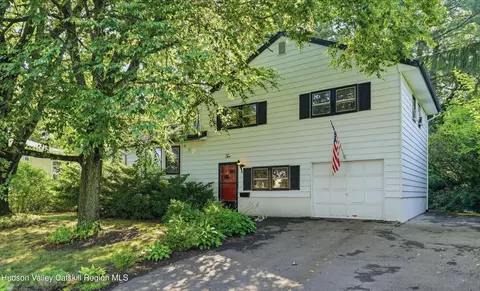 2 Cedar Ln, Saugerties, NY 12477