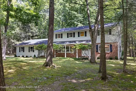 29 Maurizi Ln, Woodstock, NY 12498