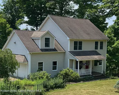 903 Old Post Rd, New Paltz, NY 12561