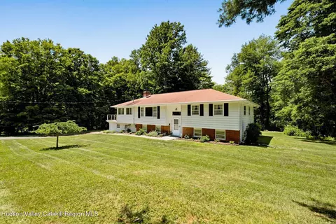 94 Lodge Rd, Saugerties, NY 12477