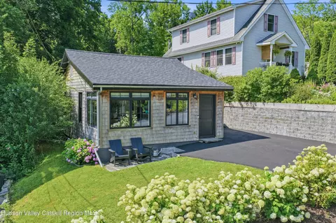 107 Canal St, Port Ewen, NY 12466